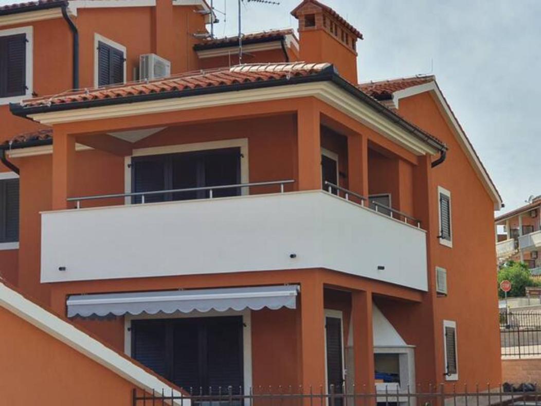 Modern Apartment Ana Premantura Exterior photo